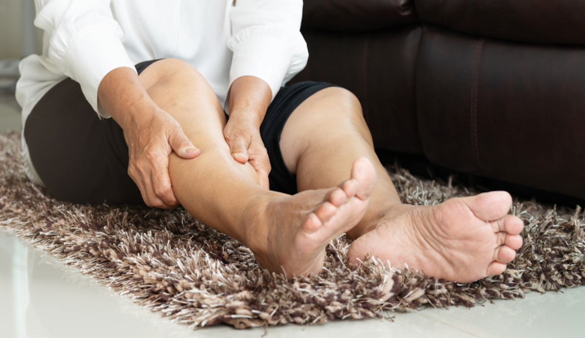 Beinschmerzen unterhalb des Knies: Welche Ursachen stecken dahinter?
